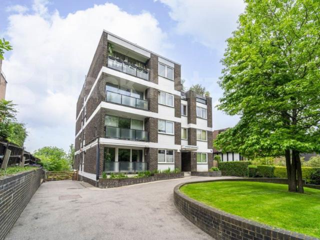 Apartment for rent in Shepherd's Hill, Greater London