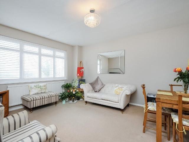 Apartment for rent in Shepherd's Hill, Greater London