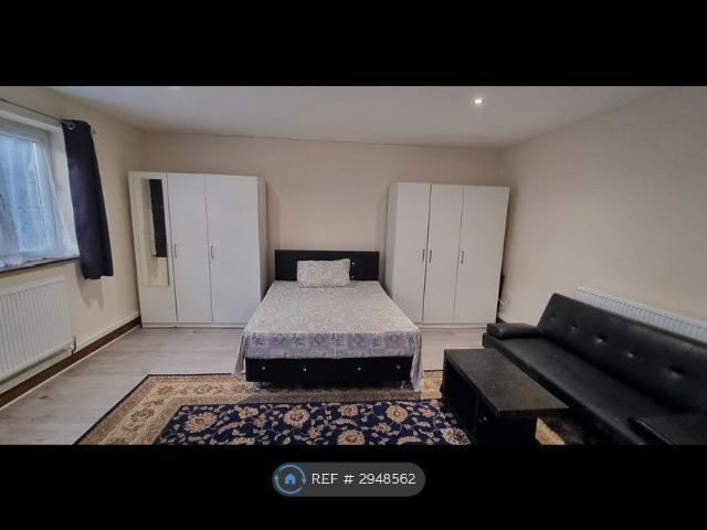 Studio for rent in Hayes, Greater London
