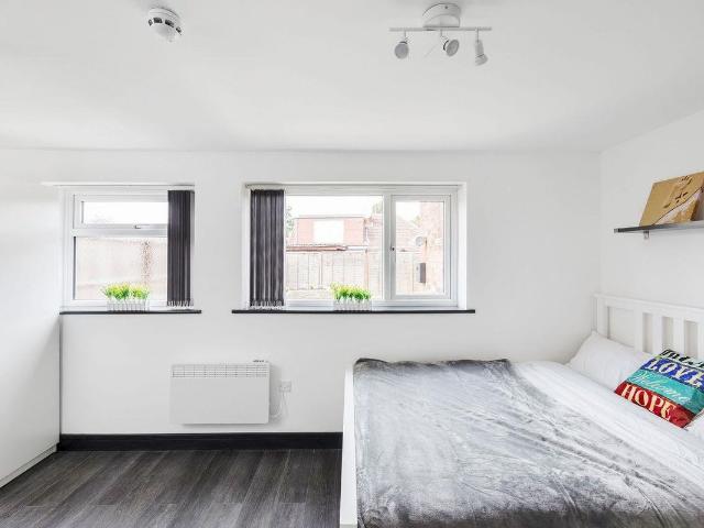 Room for rent in Colnbrook with Poyle, Slough