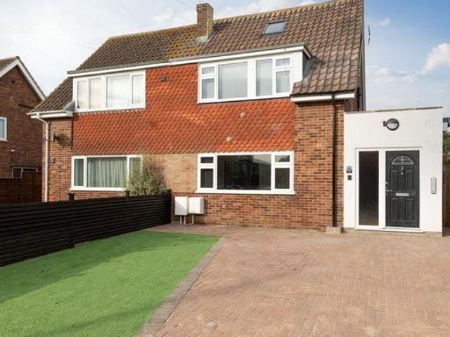 Room for rent in Colnbrook with Poyle, Slough