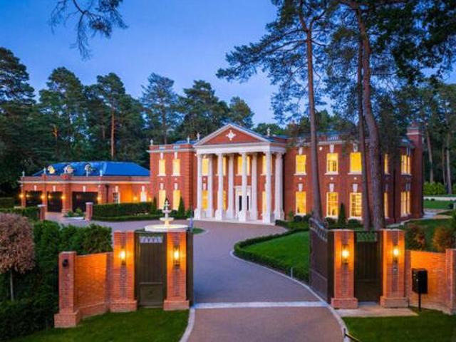 House for sale in Ascot
