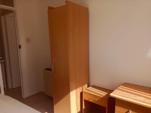 Room for rent in Tunworth Neighbourhood, Greater London