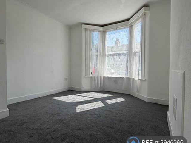 Apartment for rent in Little Ilford, Greater London