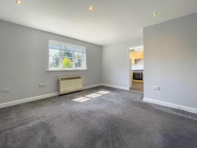 Apartment for rent in Lower Green Esher, Blackhills