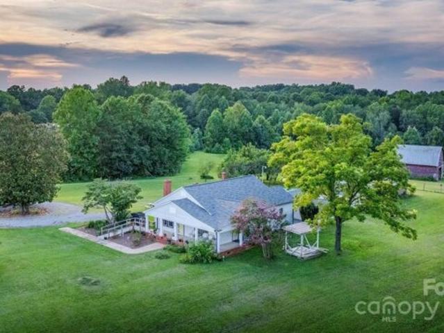 House for sale in Catawba