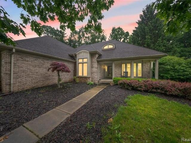 House for sale in Grosse Ile