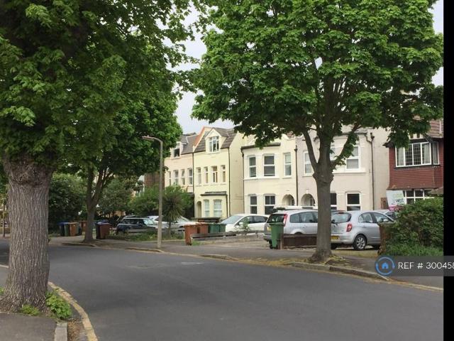 Apartment for rent in London Borough of Sutton, Greater London