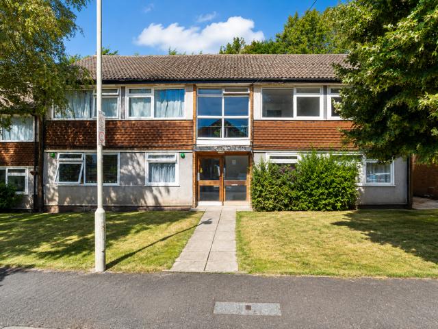Apartment for rent in Hatching Green, Five Acres