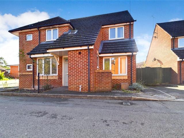 House for rent in The Triangle, Reading