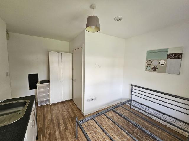 Studio for rent in Potters Bar, Hertfordshire
