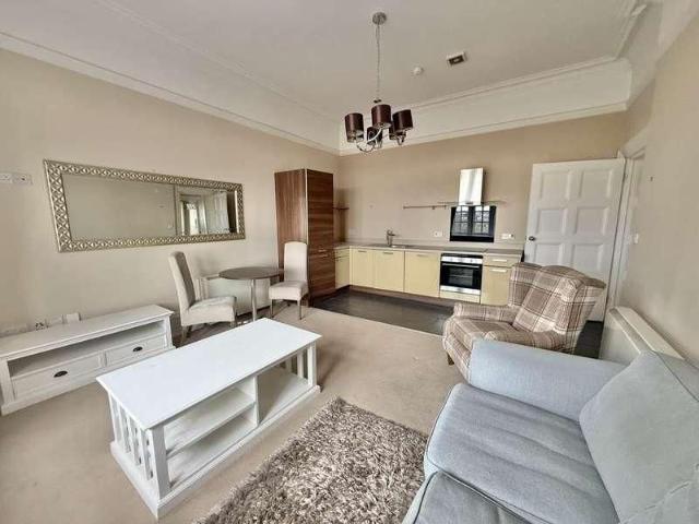 Apartment for rent in Allt-yr-yn, Wales