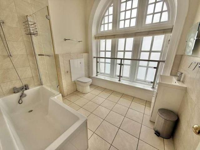 Apartment for rent in Allt-yr-yn, Wales