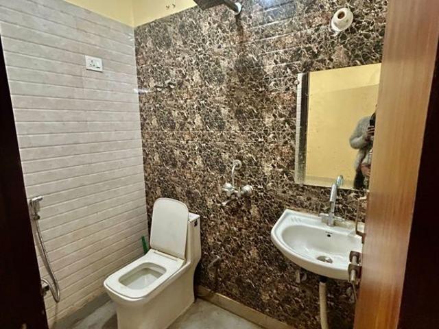 Property for rent in Deri