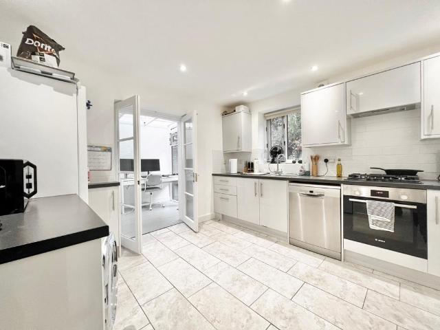 Apartment for rent in Kensal Town, Greater London