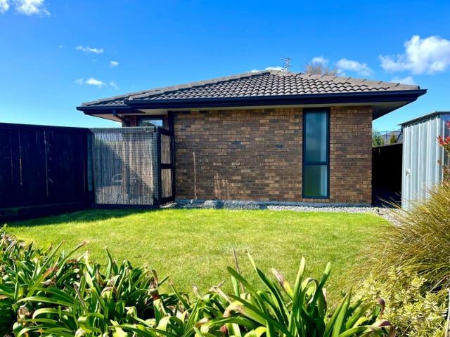 Apartment for rent in Chaslands, Canterbury