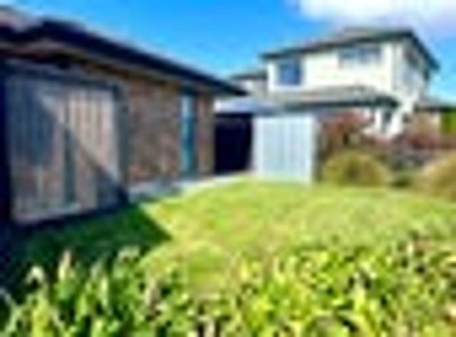 Apartment for rent in Chaslands, Canterbury