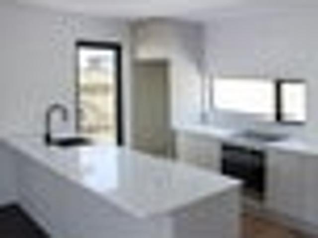 Townhouse for rent in Edgeware, Canterbury