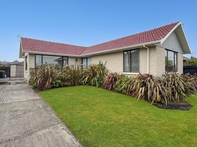 House for rent in Chaslands, Canterbury