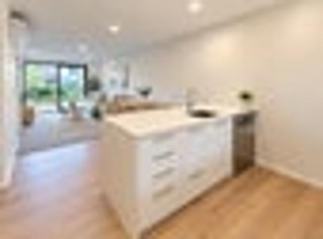 Townhouse for rent in Shirley, Canterbury