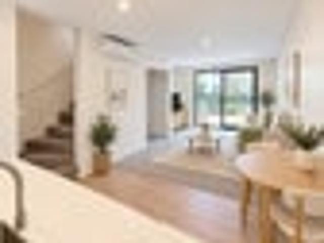 Townhouse for rent in Shirley, Canterbury