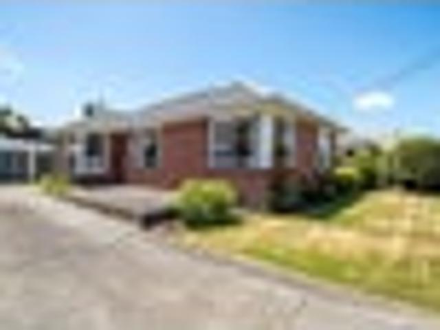House for rent in Chaslands, Canterbury