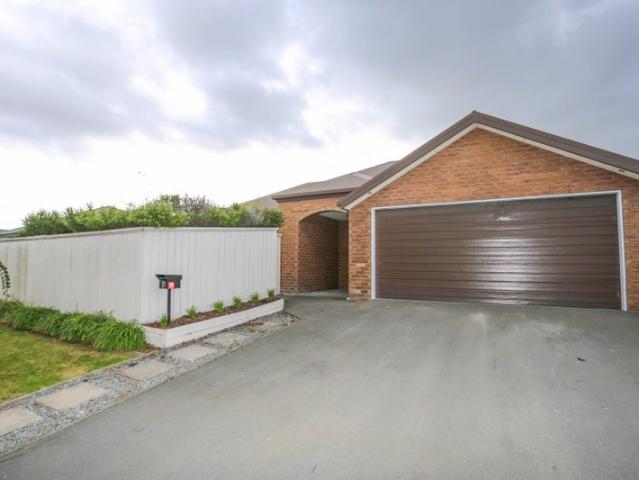 House for rent in Chaslands, Canterbury