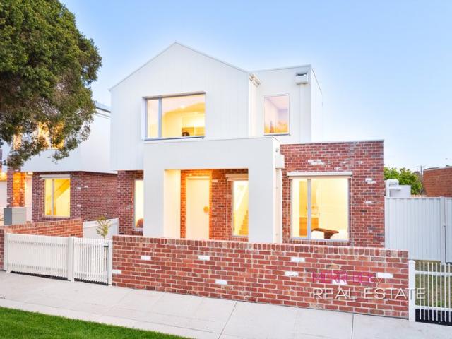 Townhouse for sale in Fawkner, Melbourne