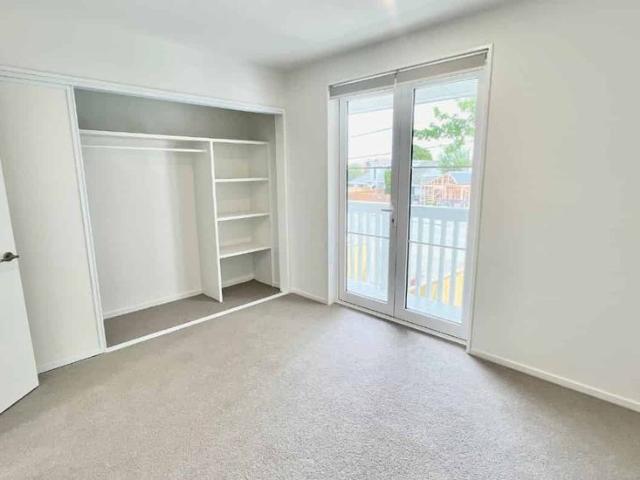 Townhouse for rent in Chaslands, Canterbury