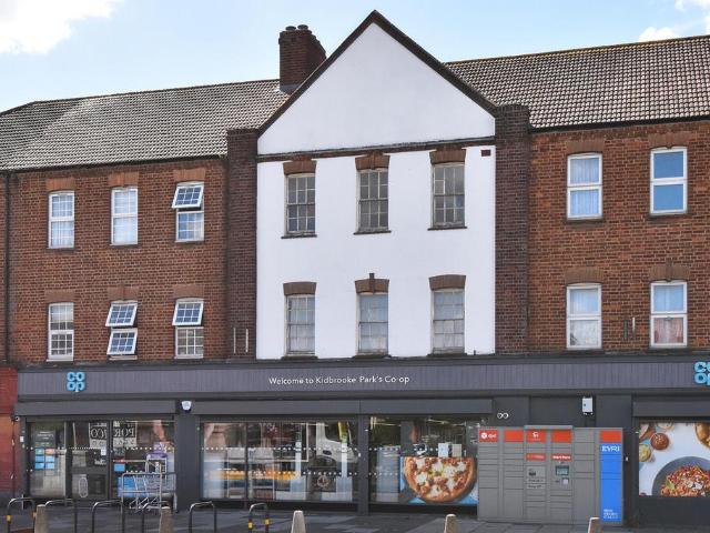 Apartment for rent in Charlton, Greater London