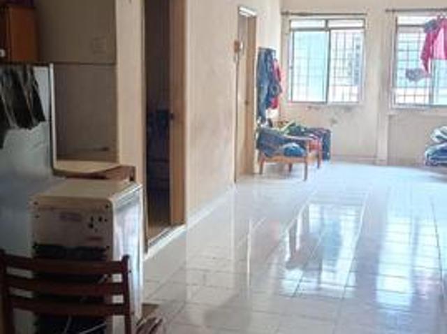 Flat for sale in Malaka
