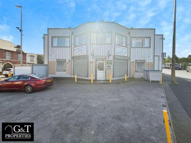 Commercial for rent in Dixons Green, West Midlands