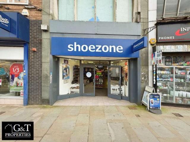 Commercial for rent in Dixons Green, West Midlands