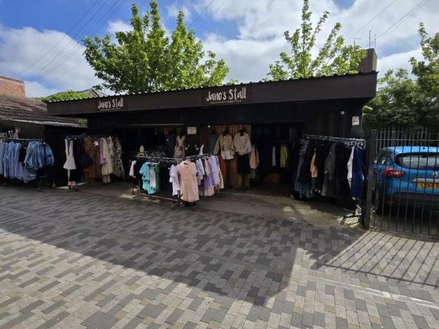 Commercial for rent in Strood