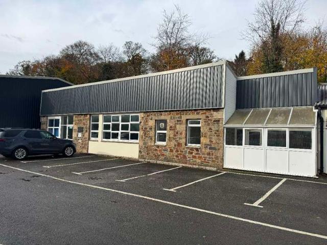 Commercial for rent in Weir Quay, Devon