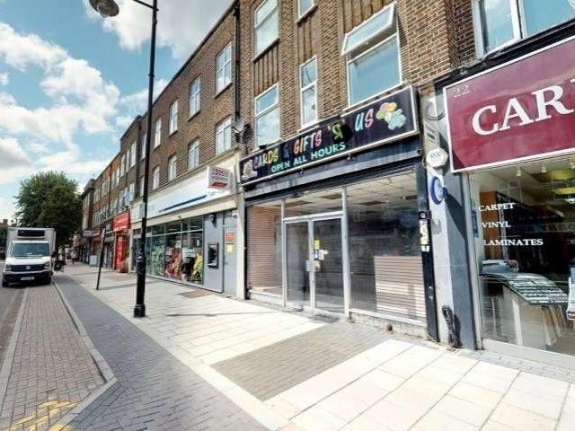 Commercial for rent in Elm Park, Greater London
