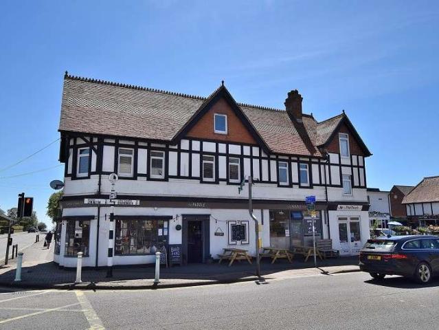 Commercial for rent in Highcliffe