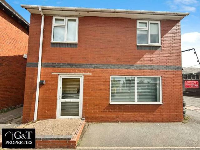 Commercial for rent in Pensnett, West Midlands