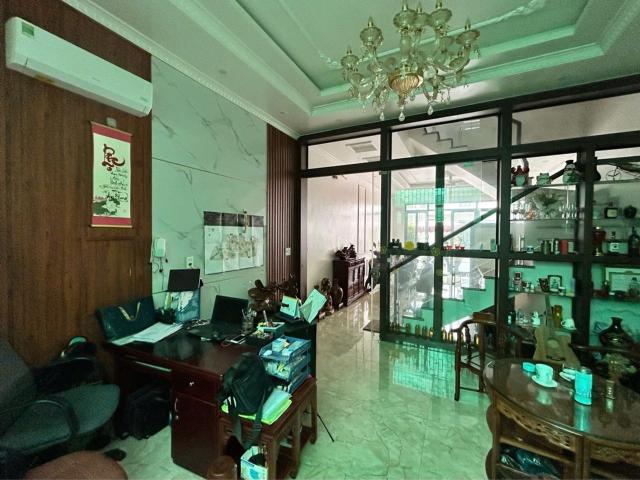 Nhà mặt phố bán