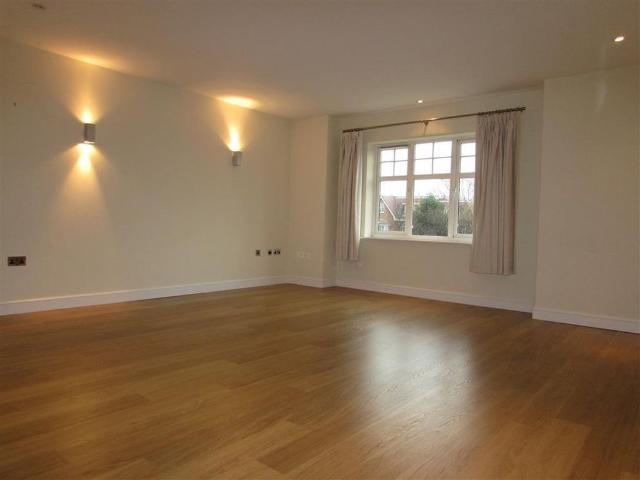 Room for rent in Highway, Maidenhead