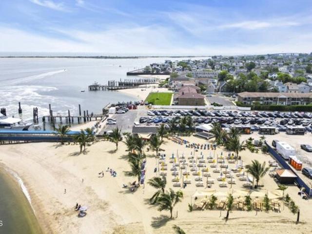 Condo for sale in Highlands