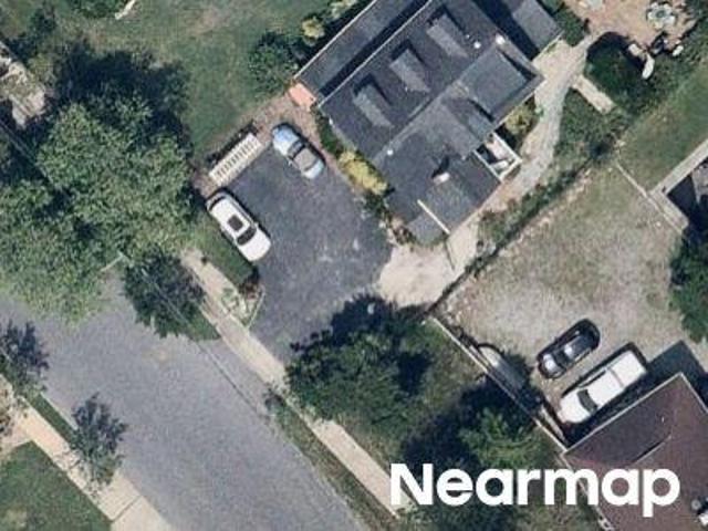 House for sale in Bay Shore, New York