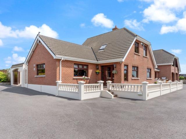 Farm for sale in Ballinphull