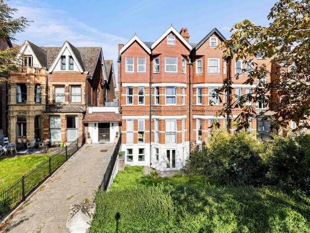 Apartment for rent in Morehall, Folkestone and Hythe