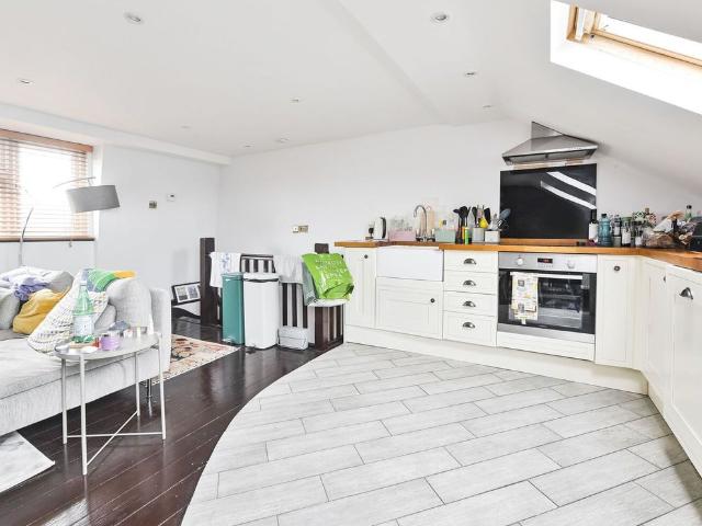 Apartment for rent in Fulham, Walham Green