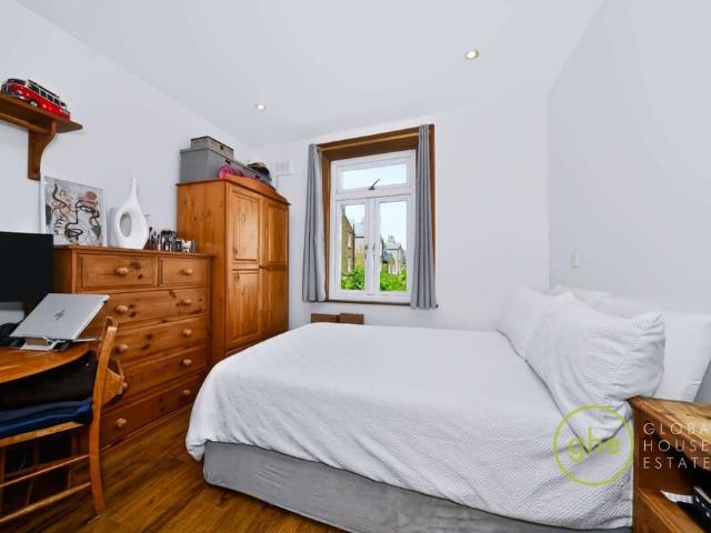 Apartment for rent in Walham Green, Greater London