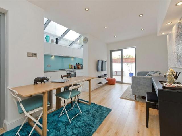 Apartment for rent in Walham Green, Greater London