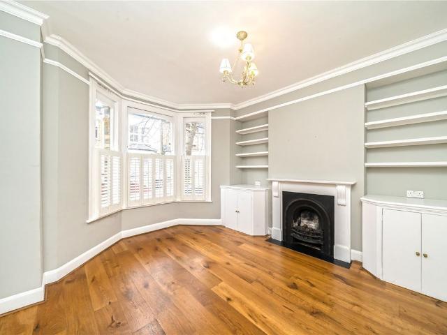 Apartment for rent in Walham Green, Greater London