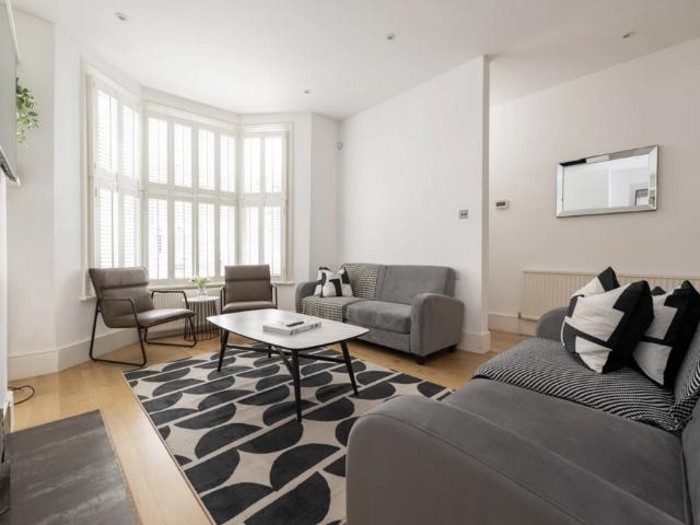 House for rent in Walham Green, Greater London