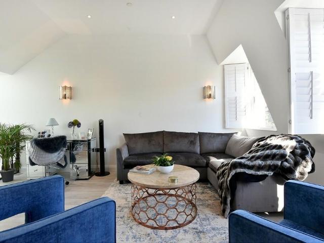 Apartment for rent in Walham Green, Greater London